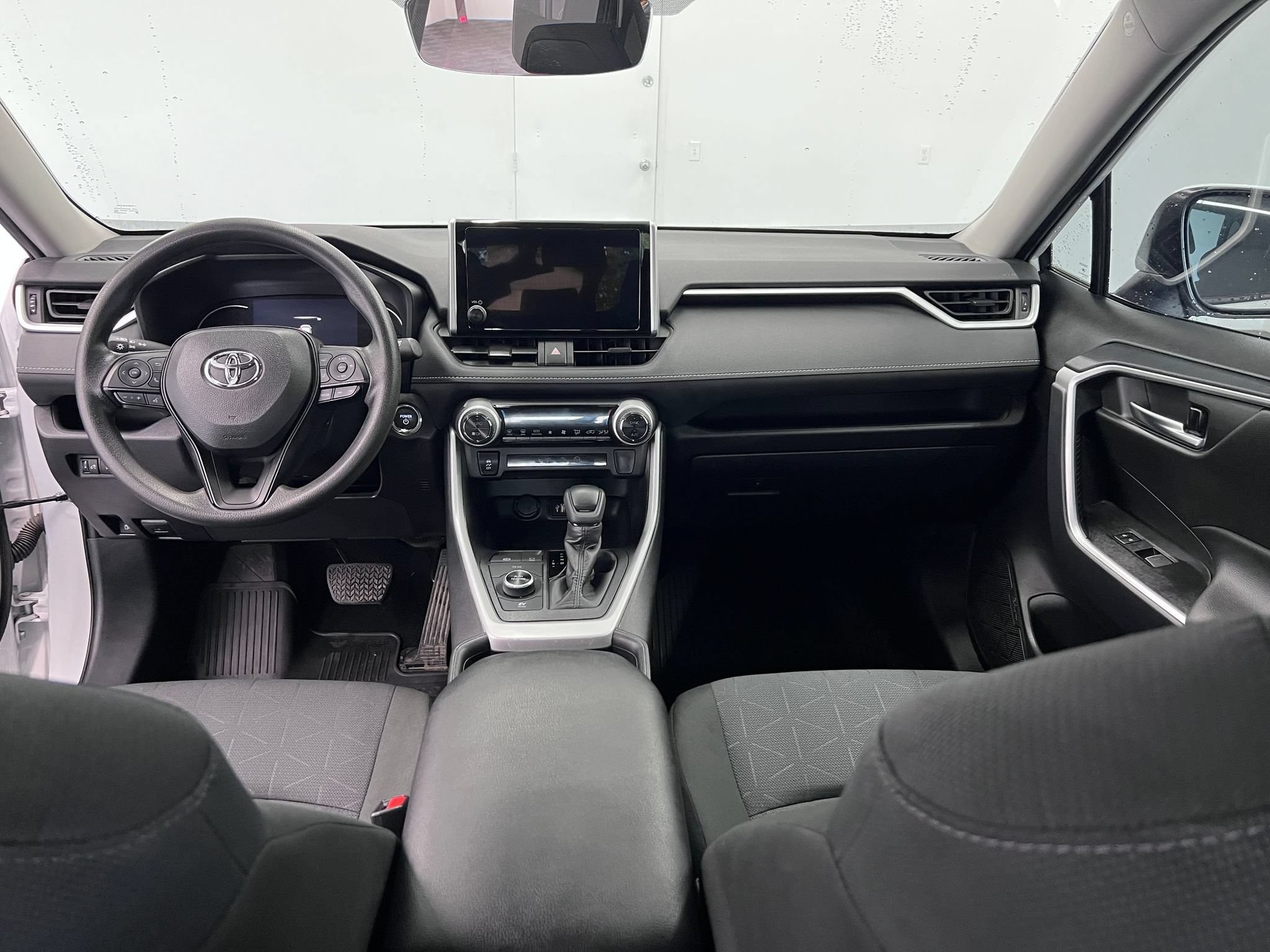 Used 2025 Toyota RAV4 XLE AWD/4WD image 13