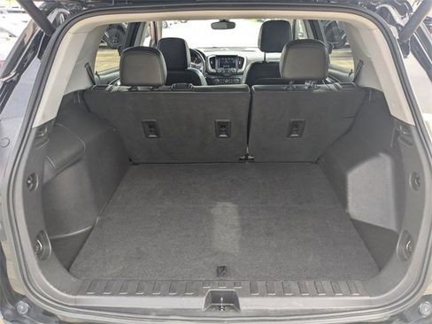 Used 2023 GMC Terrain SLT image 12