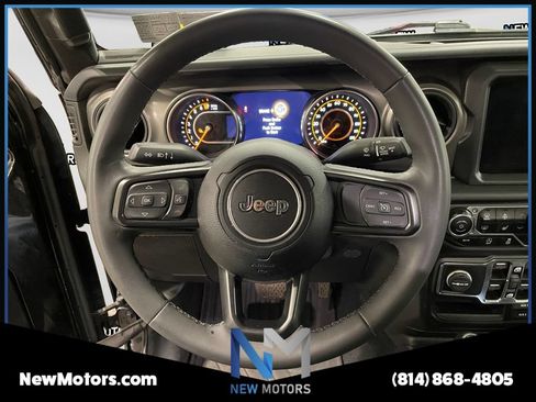 Used 2023 Jeep Gladiator Sport AWD/4WD image 12