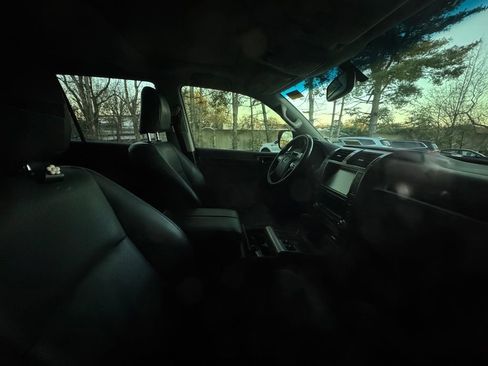 Used 2017 Lexus GX 460 460 w/ Navigation Package image 3