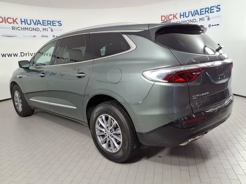 Used 2023 Buick Enclave Essence AWD/4WD image 6