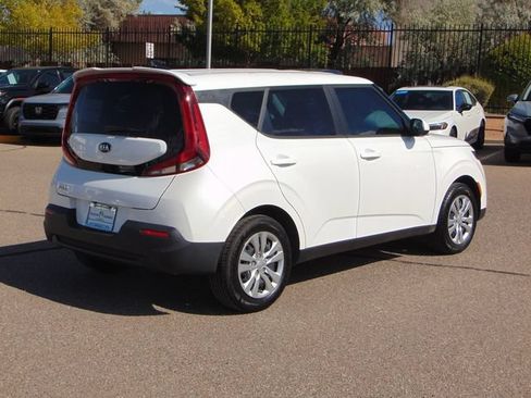 Used 2021 Kia Soul LX FWD image 4