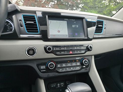 Certified 2019 Kia Niro Touring FWD image 17