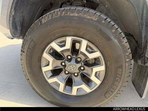 Used 2018 Toyota Tacoma TRD Off-Road w/ Technology Package AWD/4WD image 10