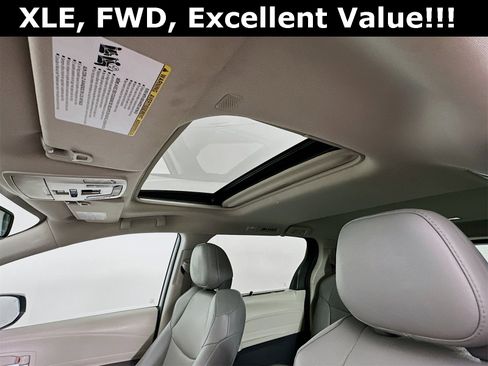 Used 2023 Toyota Sienna XLE image 22