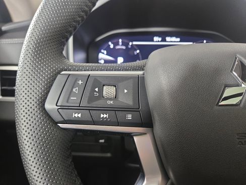 New 2025 Mitsubishi Outlander SE image 15