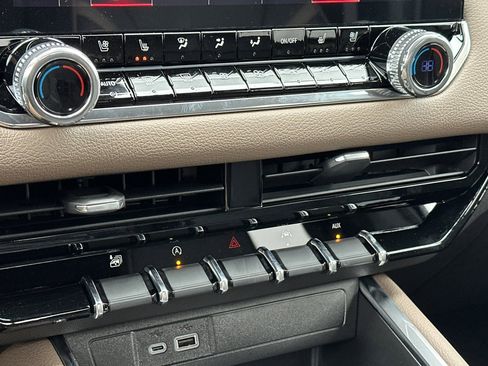 New 2026 GMC Canyon Denali image 21