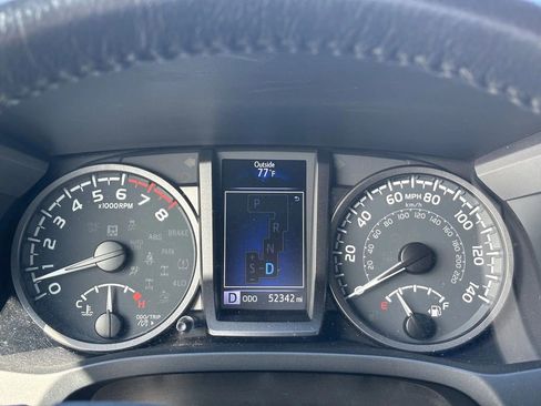 Used 2022 Toyota Tacoma TRD Off-Road image 19