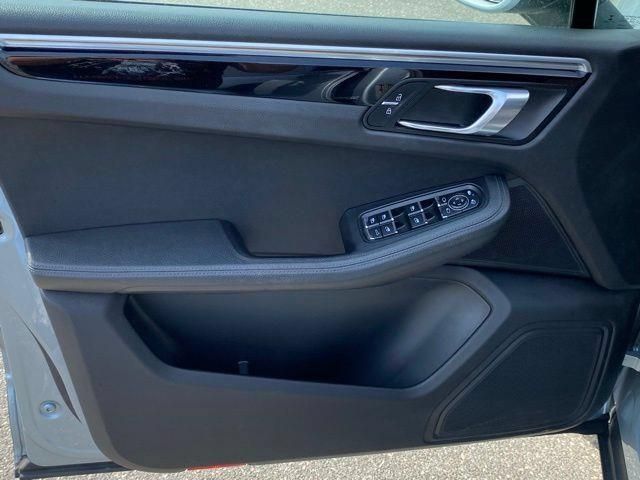 Used 2019 Porsche Macan AWD/4WD image 12