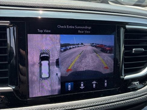 Used 2019 Chrysler Pacifica Limited w/ Tire & Wheel Group FWD image 16