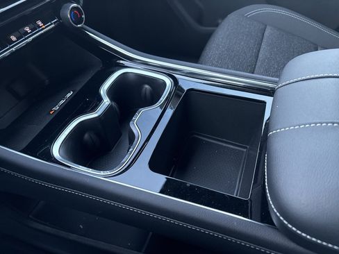 New 2025 Chevrolet Traverse LT w/ Midnight/Sport Edition image 32