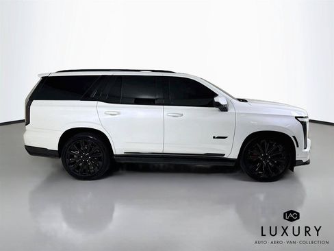 Used 2025 Cadillac Escalade V AWD/4WD image 5