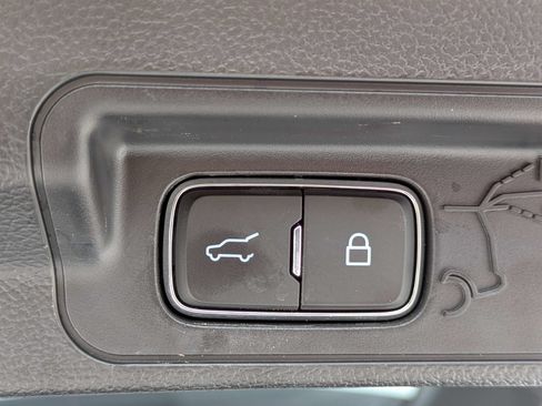 Used 2023 Ford Explorer Limited w/ Limited Technology Package RWD image 15
