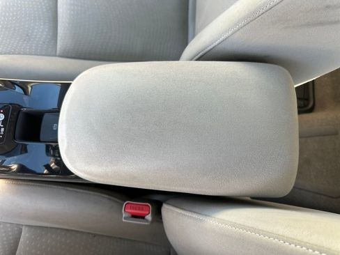 Used 2012 Nissan Leaf SV image 25