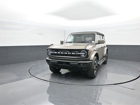 New 2026 Ford Bronco Outer Banks image 3