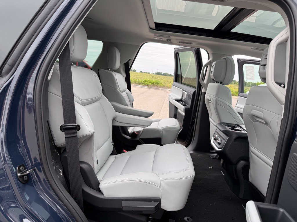 Used 2027 Ford Expedition Platinum RWD image 19