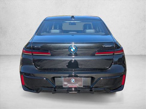 New 2026 BMW 750e xDrive image 7