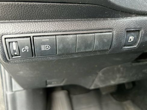 Used 2023 Toyota Corolla LE FWD image 13