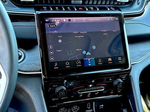 Used 2022 Jeep Grand Cherokee Limited 4xe image 23