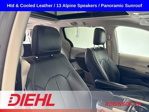 Used 2023 Chrysler Pacifica Limited FWD image 16