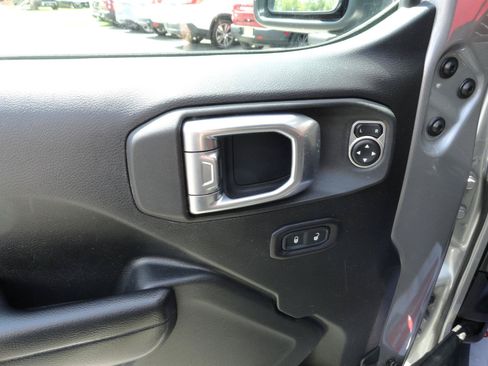 Used 2019 Jeep Wrangler Unlimited Sport S AWD/4WD image 9