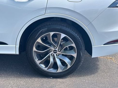 New 2026 Lincoln Aviator AWD image 20