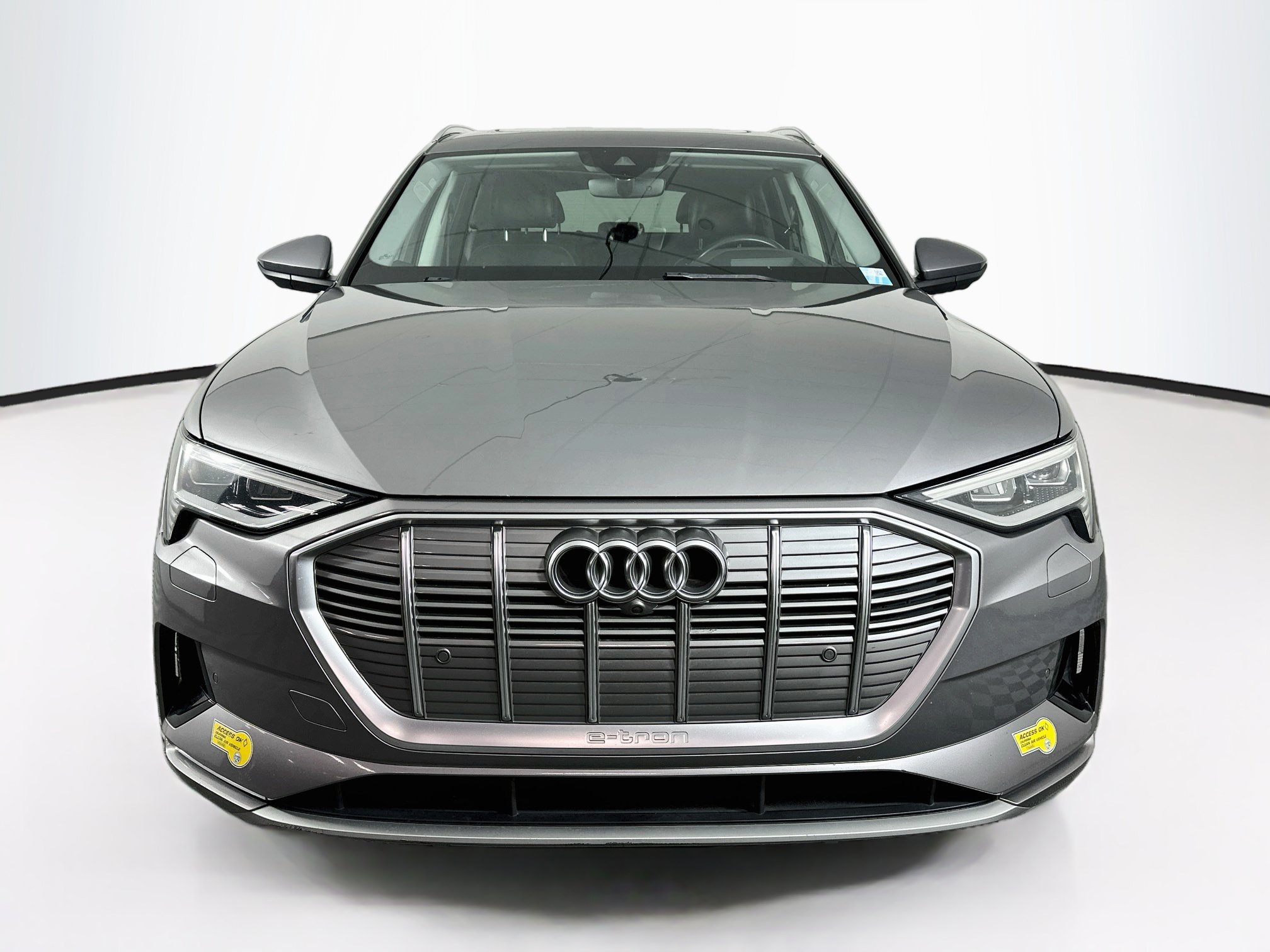 Used 2019 Audi e-tron Prestige w/ Prestige Package AWD/4WD image 2