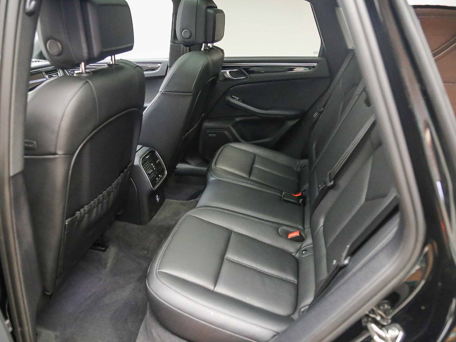 Certified 2026 Porsche Macan AWD/4WD image 22