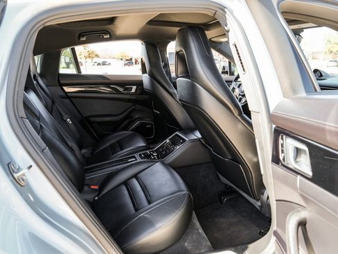 Used 2018 Porsche Panamera 4 image 33