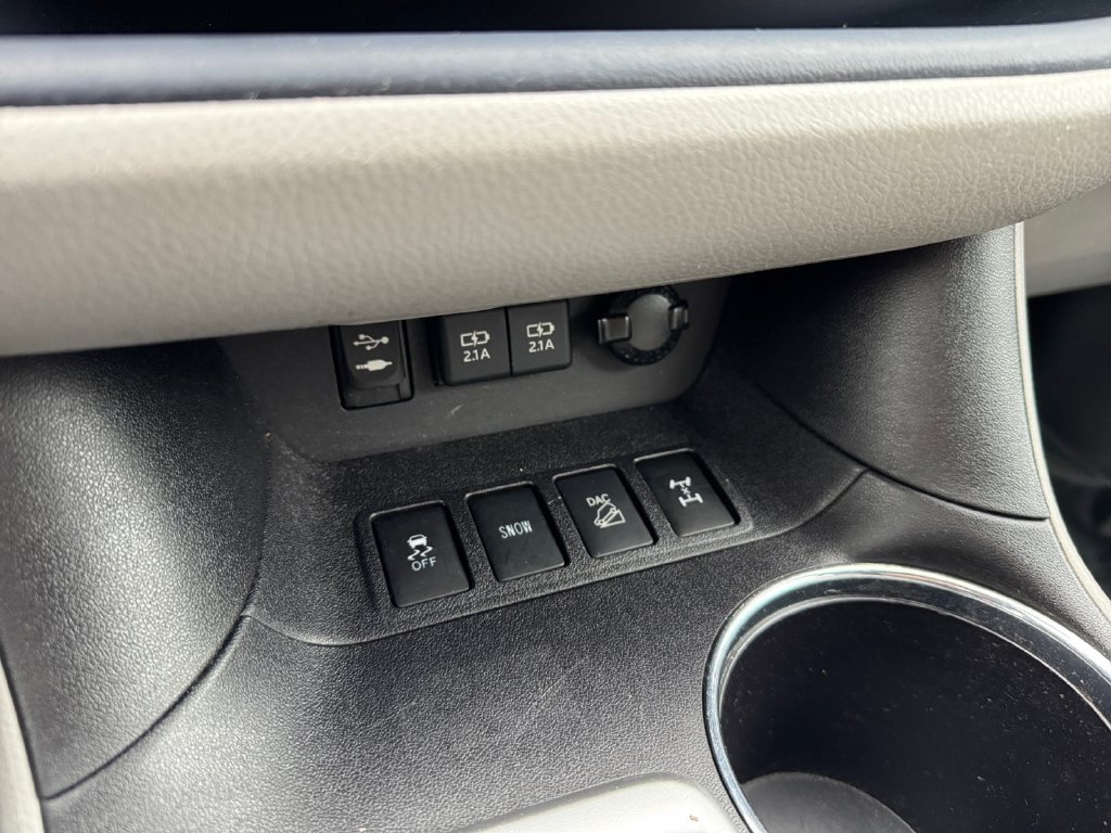 Used 2019 Toyota Highlander XLE AWD/4WD image 24