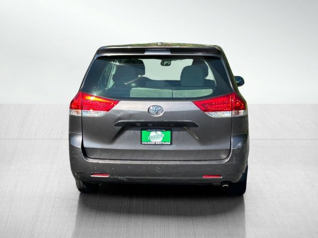 Used 2013 Toyota Sienna L w/ Towing Pkg FWD image 5