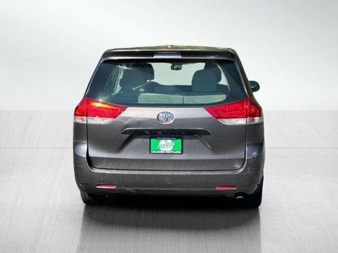 Used 2013 Toyota Sienna L w/ Towing Pkg FWD image 5