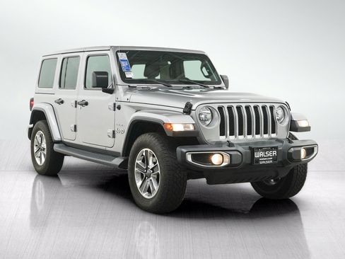 Used 2018 Jeep Wrangler Unlimited Sahara AWD/4WD image 8
