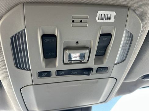Used 2022 Toyota Highlander XLE FWD image 24