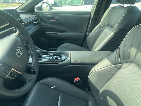 Used 2025 Toyota Crown XLE image 7