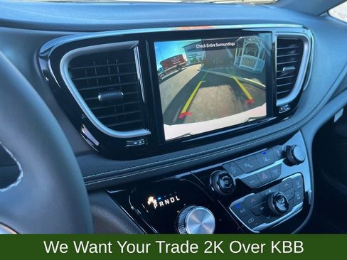 New 2026 Chrysler Pacifica Select image 16