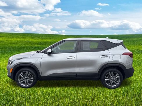 Used 2023 Kia Seltos LX image 9