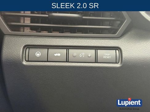 Used 2023 Nissan Altima 2.0 SR FWD image 32