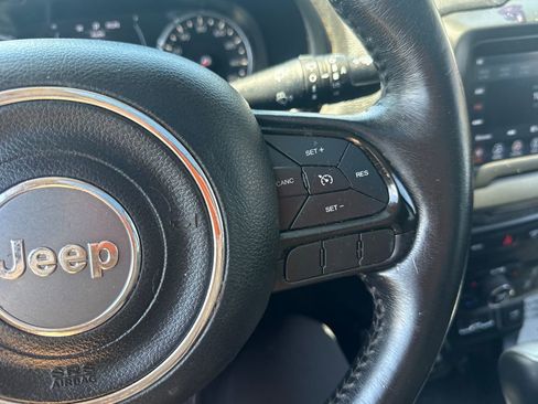 Used 2018 Jeep Renegade Altitude AWD/4WD image 37