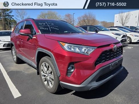 Used 2021 Toyota RAV4 XLE Premium image 3