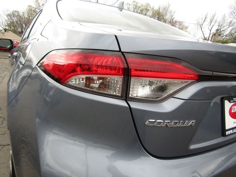 Used 2020 Toyota Corolla LE image 10