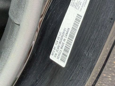 Used 2025 Chrysler Pacifica Select FWD image 18