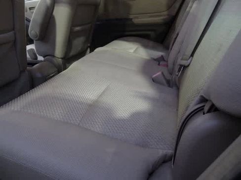 Used 2005 Toyota Highlander 2WD V6 w/ 3rd Row image 17