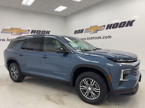 Used 2024 Chevrolet Traverse LT w/ Trailering Package image 3