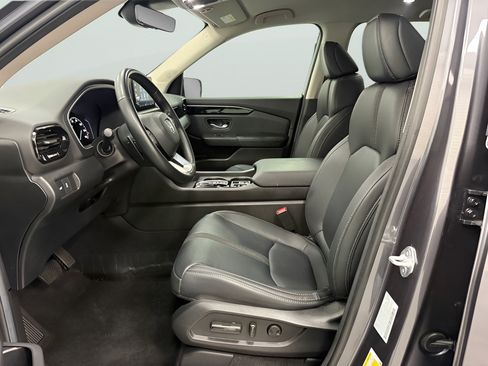 Used 2025 Honda Pilot EX-L image 13