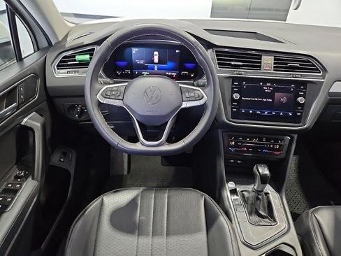 Certified 2022 Volkswagen Tiguan SE FWD image 8
