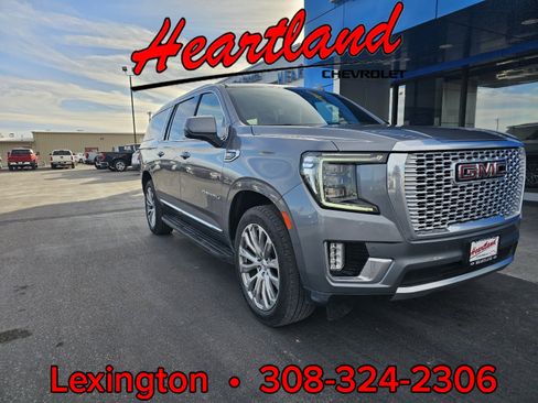 Used 2022 GMC Yukon XL Denali AWD/4WD image 1