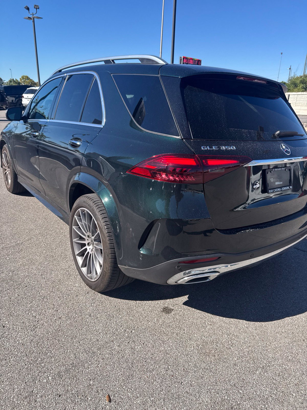 Used 2024 Mercedes-Benz GLE 350 4MATIC image 3