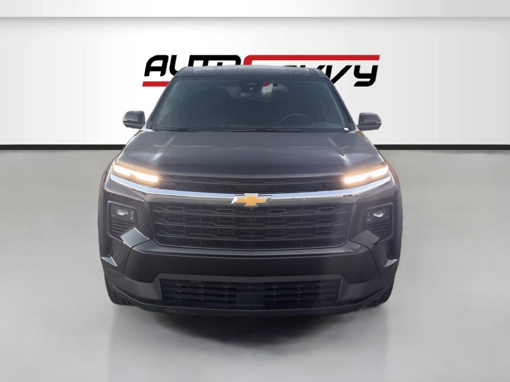 Used 2024 Chevrolet Traverse LS FWD image 2