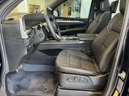 Used 2025 Cadillac Escalade V w/ LPO, ONYX Package AWD/4WD image 29